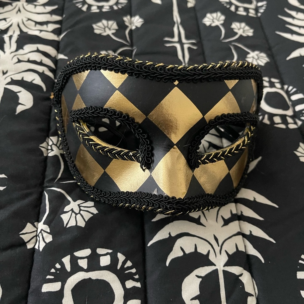 Masquerade mask NWNT